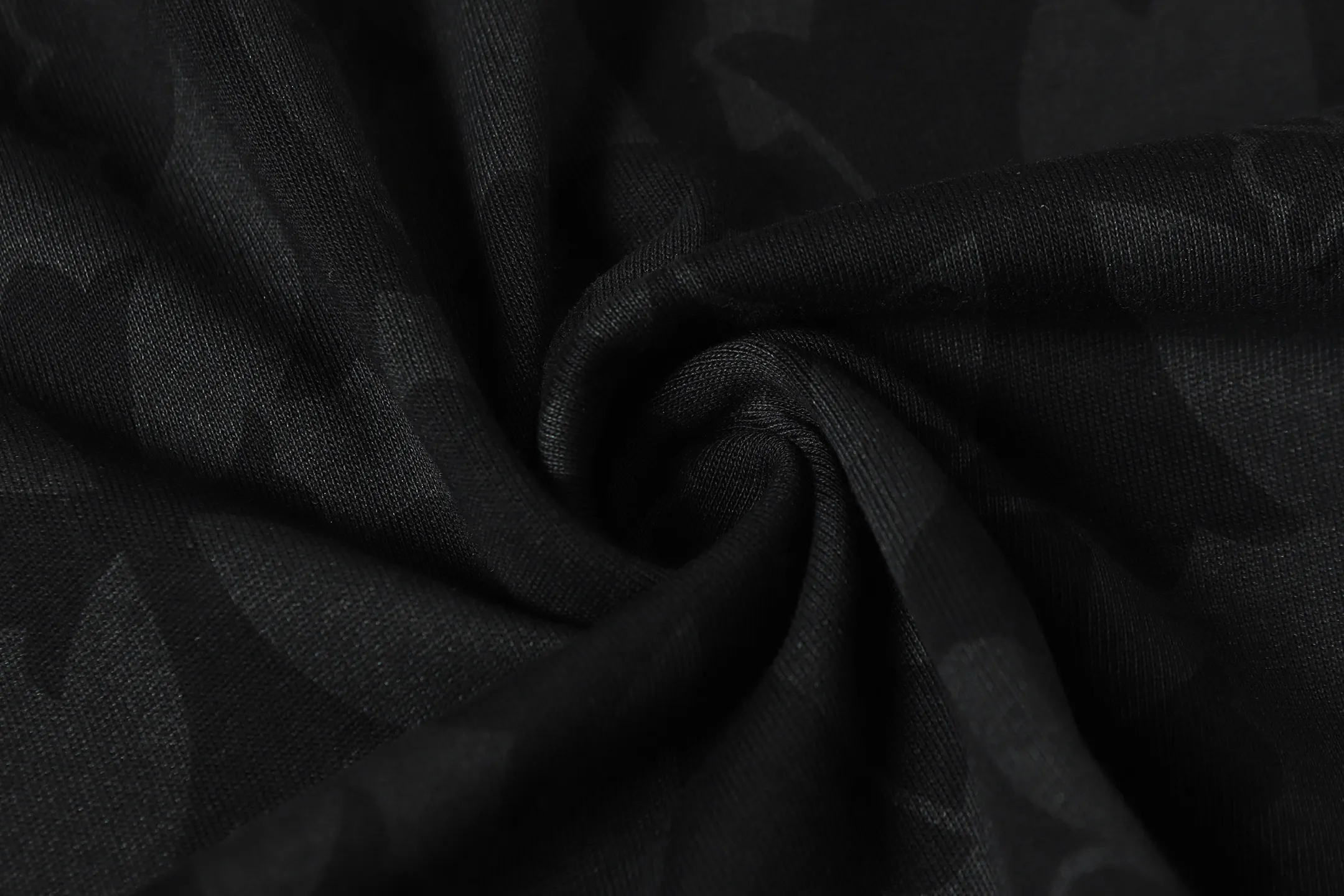 P170 Chrome Hearts CH Chrome Hearts Dark Pattern Horseshoe Sanskrit Short Sleeve T-shirt Uses direct injection imported machine printing Hardware and accessories are milled and customized Correctly configured Black 2025 Chrome Hearts authentic packaging 260 grams of custom-dyed double-yarn cotton Large version Loose and stylish Differentiated from lower versions Slim and long version The upper body stretches the hips 100% commitment: top quality Not fast food The highest version on the market Top quality - different from the ordinary versions on the market If you care about quality, you should also respect the price. Absolutely 0 after-sales service and 0 return rate so far. It’s hard not to love the style - 260g double yarn cotton custom dyed fabric - Correct high-density main mark, washed tag, hand-sewn
